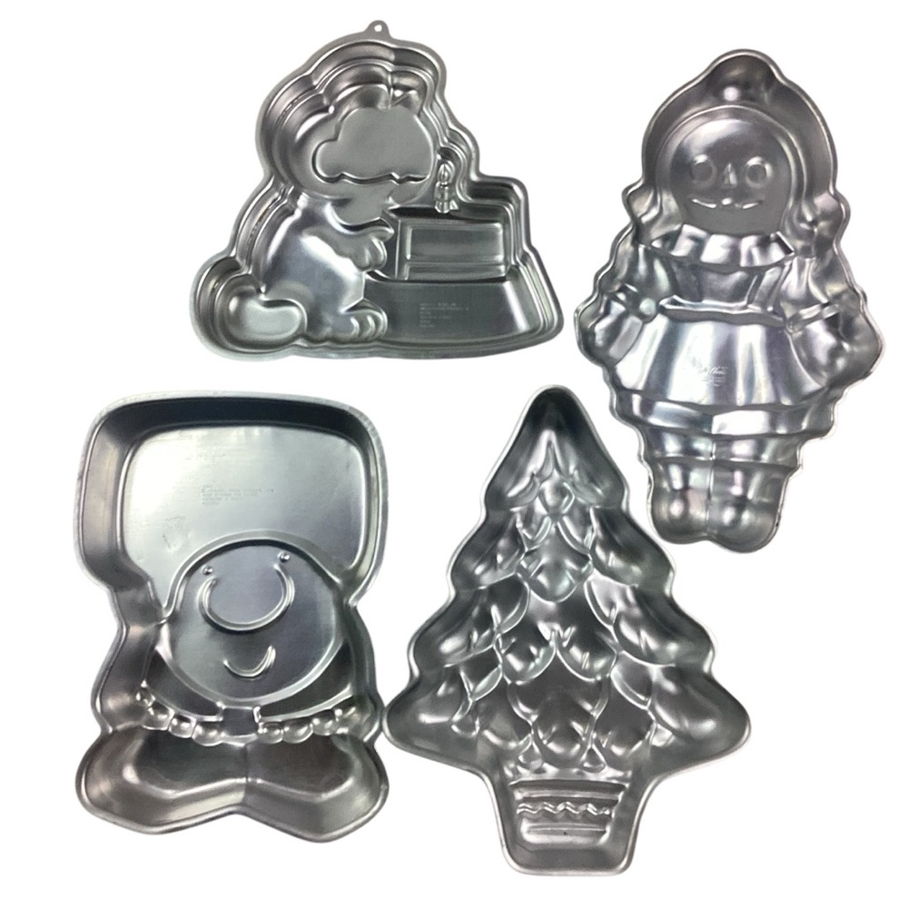 Vintage Wilton/Universal 1970s cake pan set of four